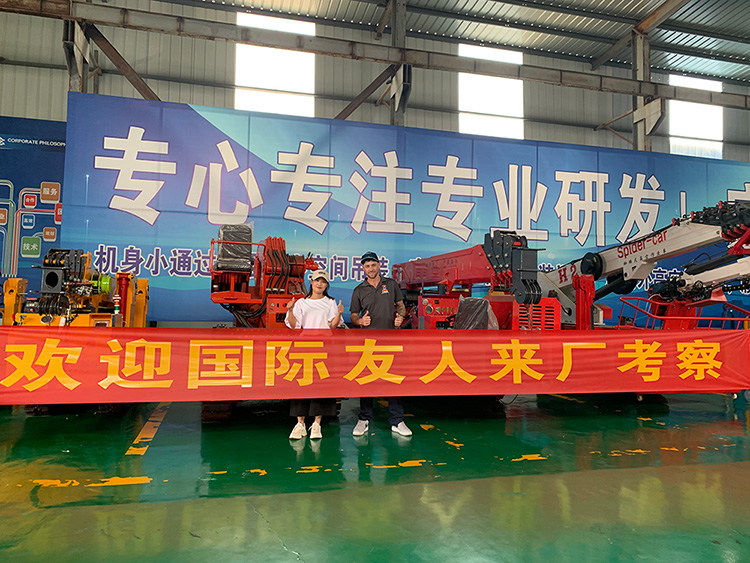 热烈欢迎国际友人莅临蜘蛛吊厂家考察合作